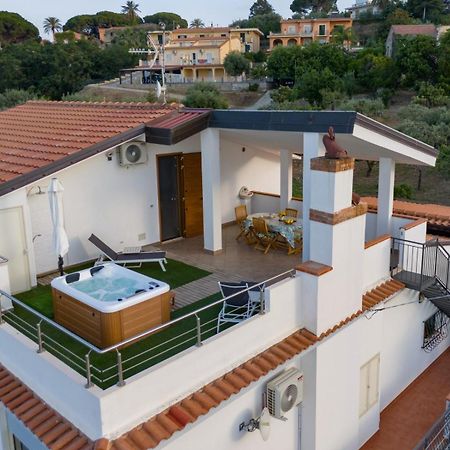 Loft Incantevole Con Idromassaggio Esterno Privato Патти Экстерьер фото