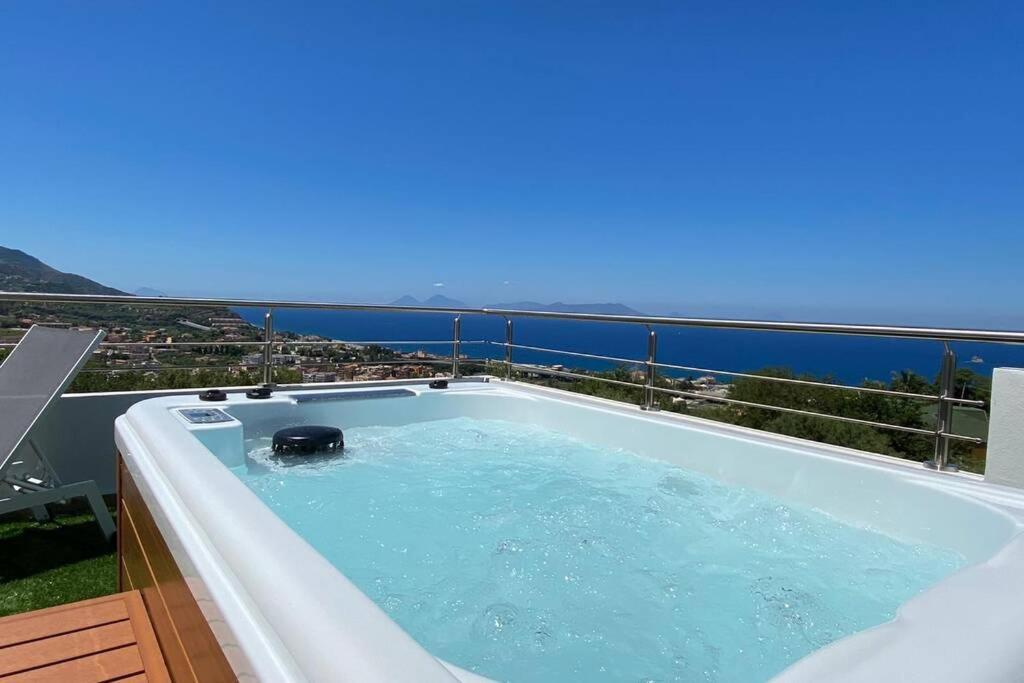 Loft Incantevole Con Idromassaggio Esterno Privato Патти Экстерьер фото