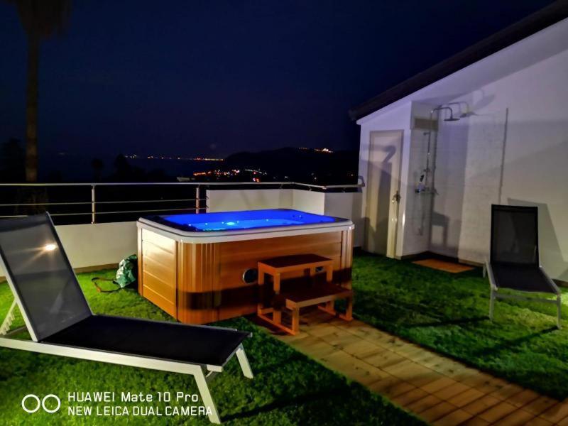 Loft Incantevole Con Idromassaggio Esterno Privato Патти Экстерьер фото